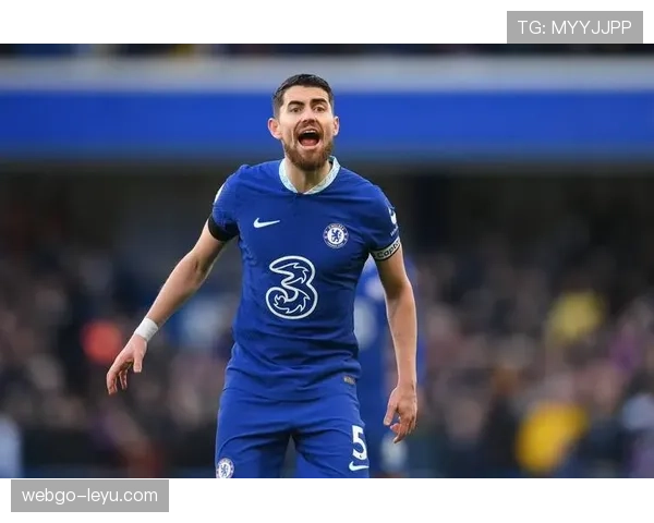 若日尼奥:智慧型中场的传球艺术与防守洞察力引关注 若日尼奥:智慧型中场的传球艺术与防守洞察力引关注