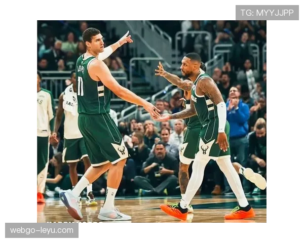 波蒂斯与字母哥挡拆拉开空间改变替补得分结构